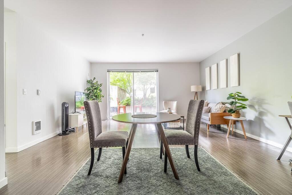 One Bedroom Luxury Apartment Seattle Eksteriør bilde